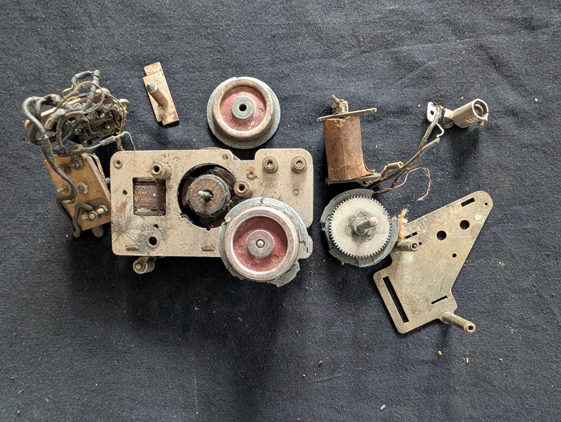 Lot of Vintage Lionel Pre-war Steam Locomotive Parts Motor Frame Wheels #262