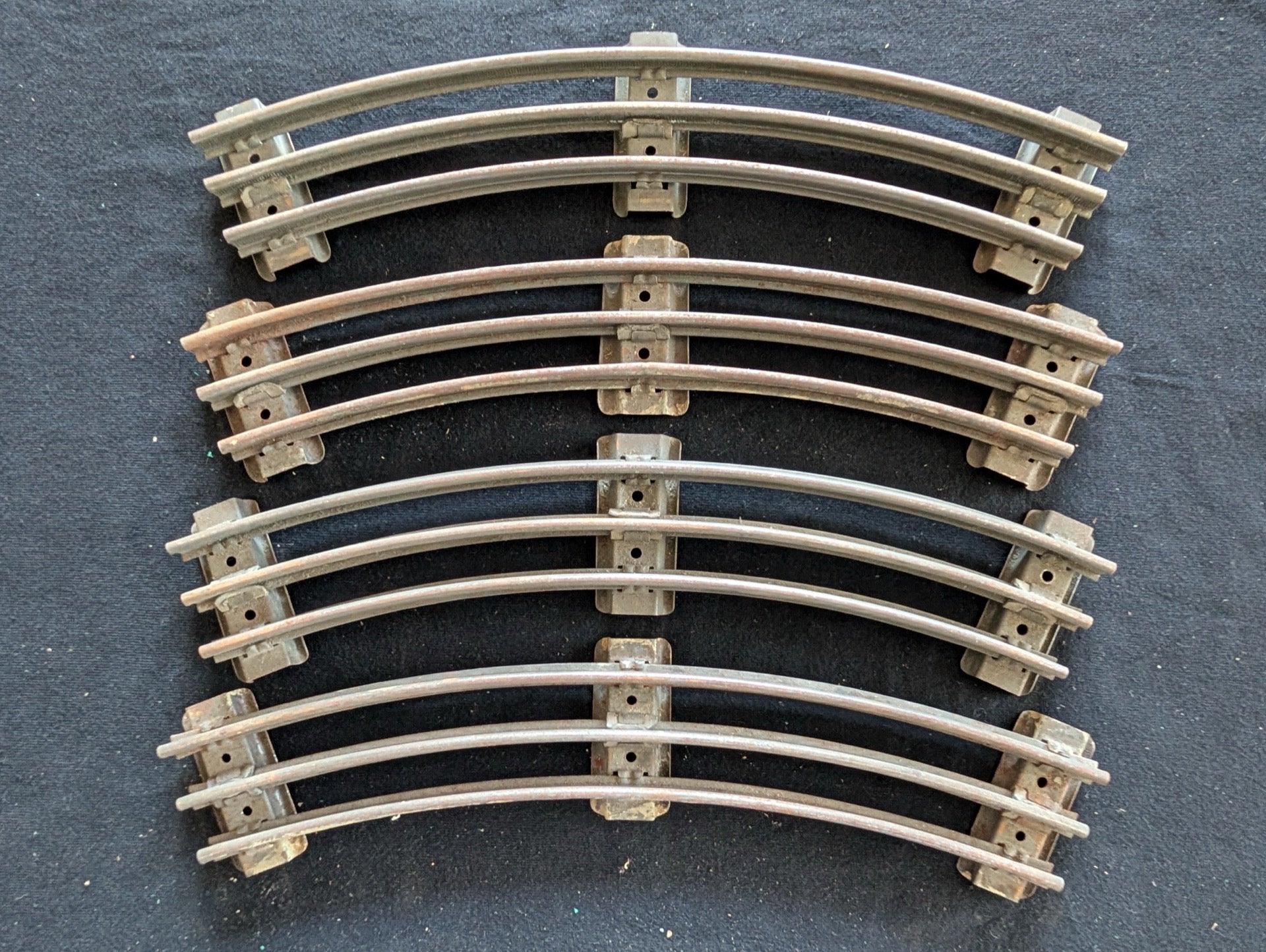 Lot of 5 Sections Vintage Lionel O-Gauge 3-Rail Curved Tubular Track