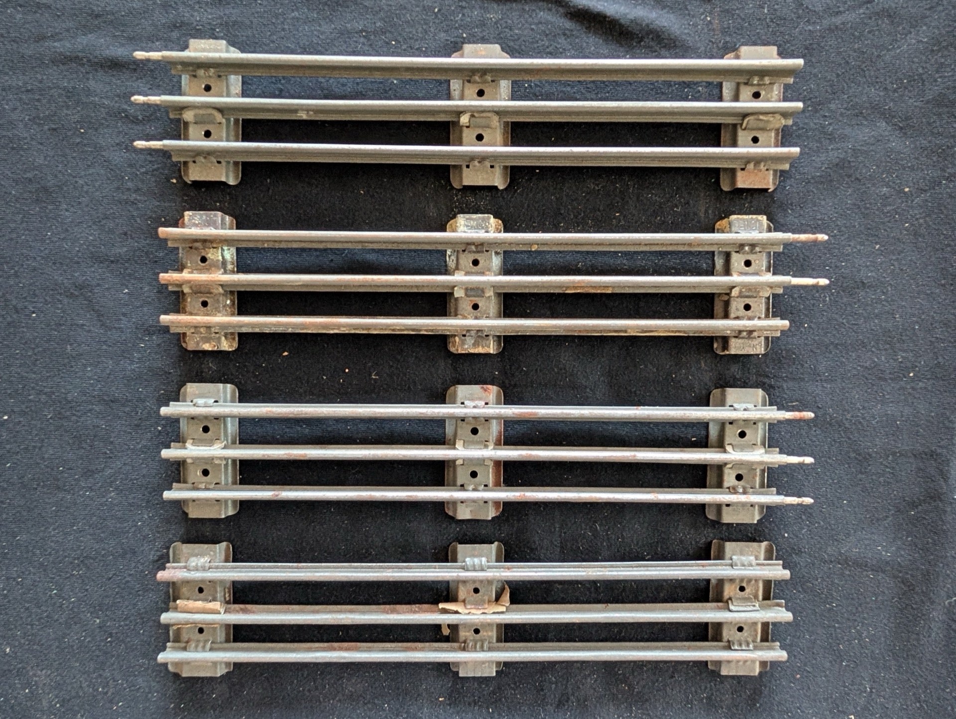 Lot of 4 Vintage Lionel O-Gauge Straight Track Sections 3-Rail