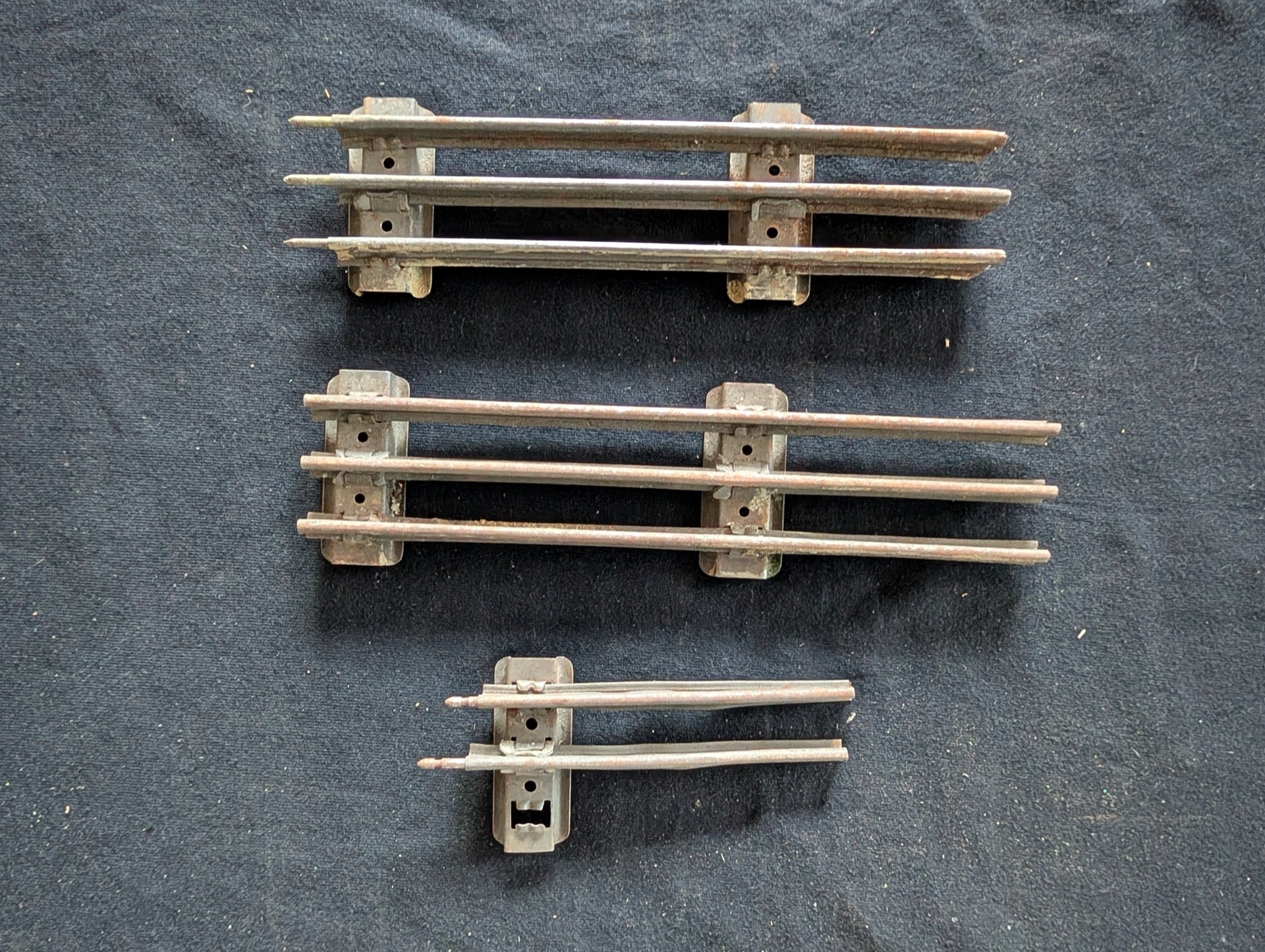 Vintage Lionel O-Gauge Straight Track Lot 2 Full 1 Partial 3-Rail