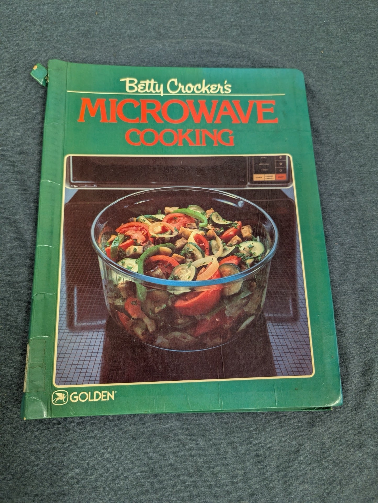 Betty Crocker's Microwave Cooking - Vintage 1980s Hardcover Cookbook