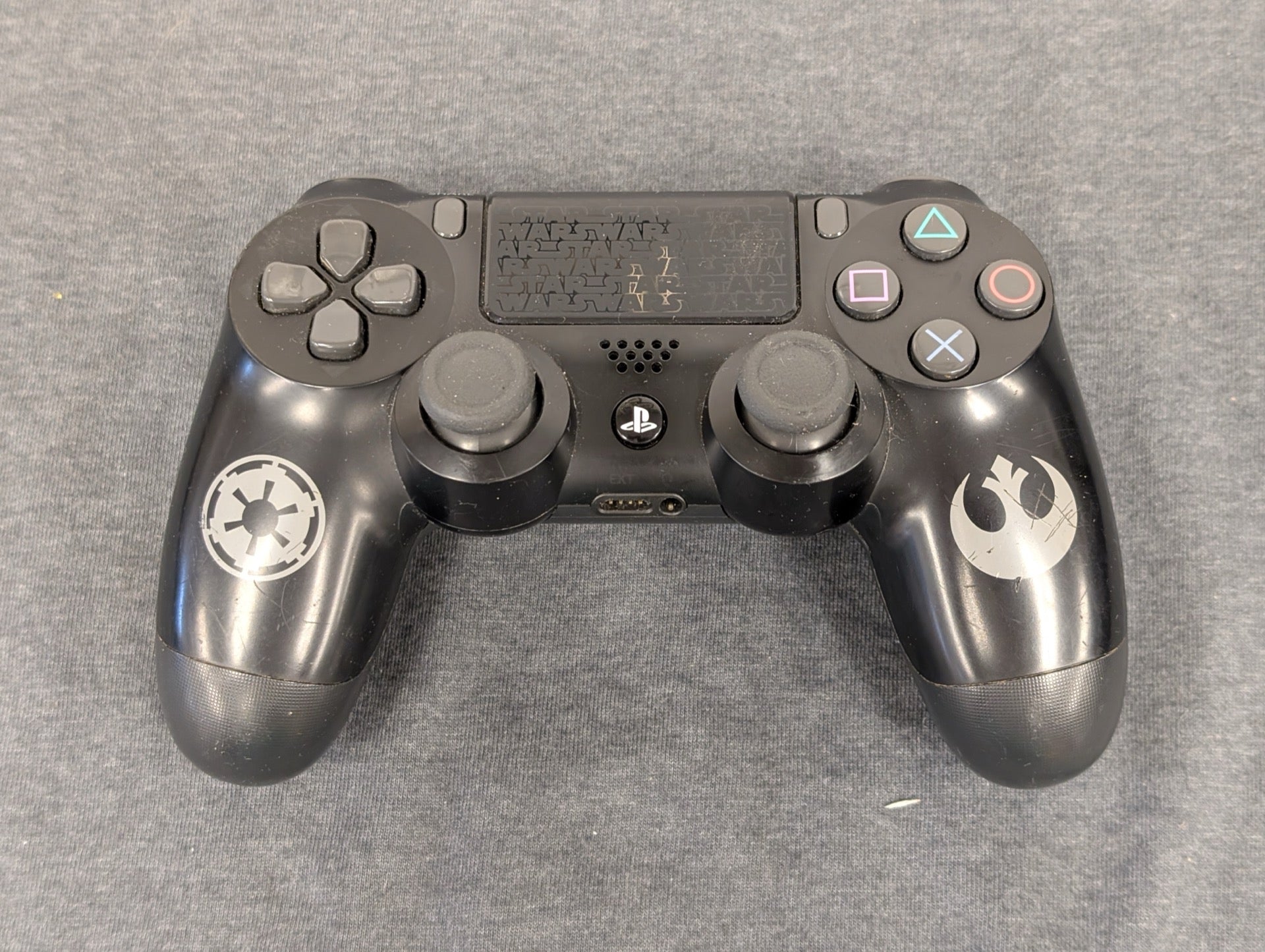 Sony PS4 DualShock 4 Wireless Controller - Star Wars Darth Vader Edition
