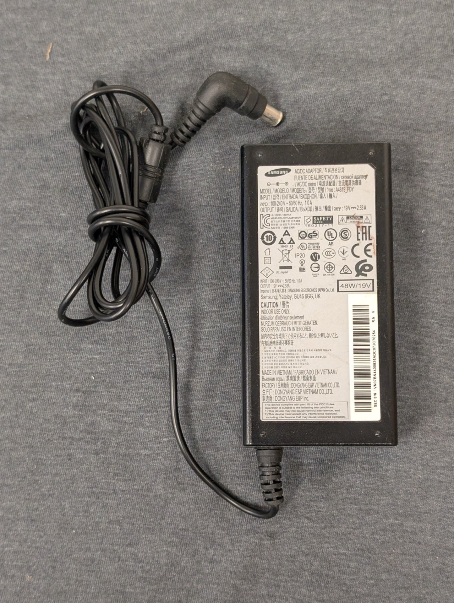 Samsung AC/DC Adaptor A4819_FDY 19V Right Angle