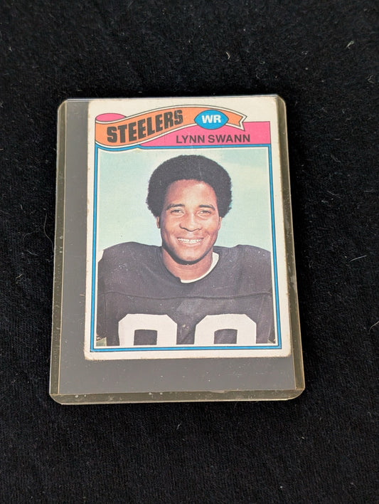 Vintage 1975 Topps Lynn Swann #282 Rookie Card for the Pittsburgh Steelers.