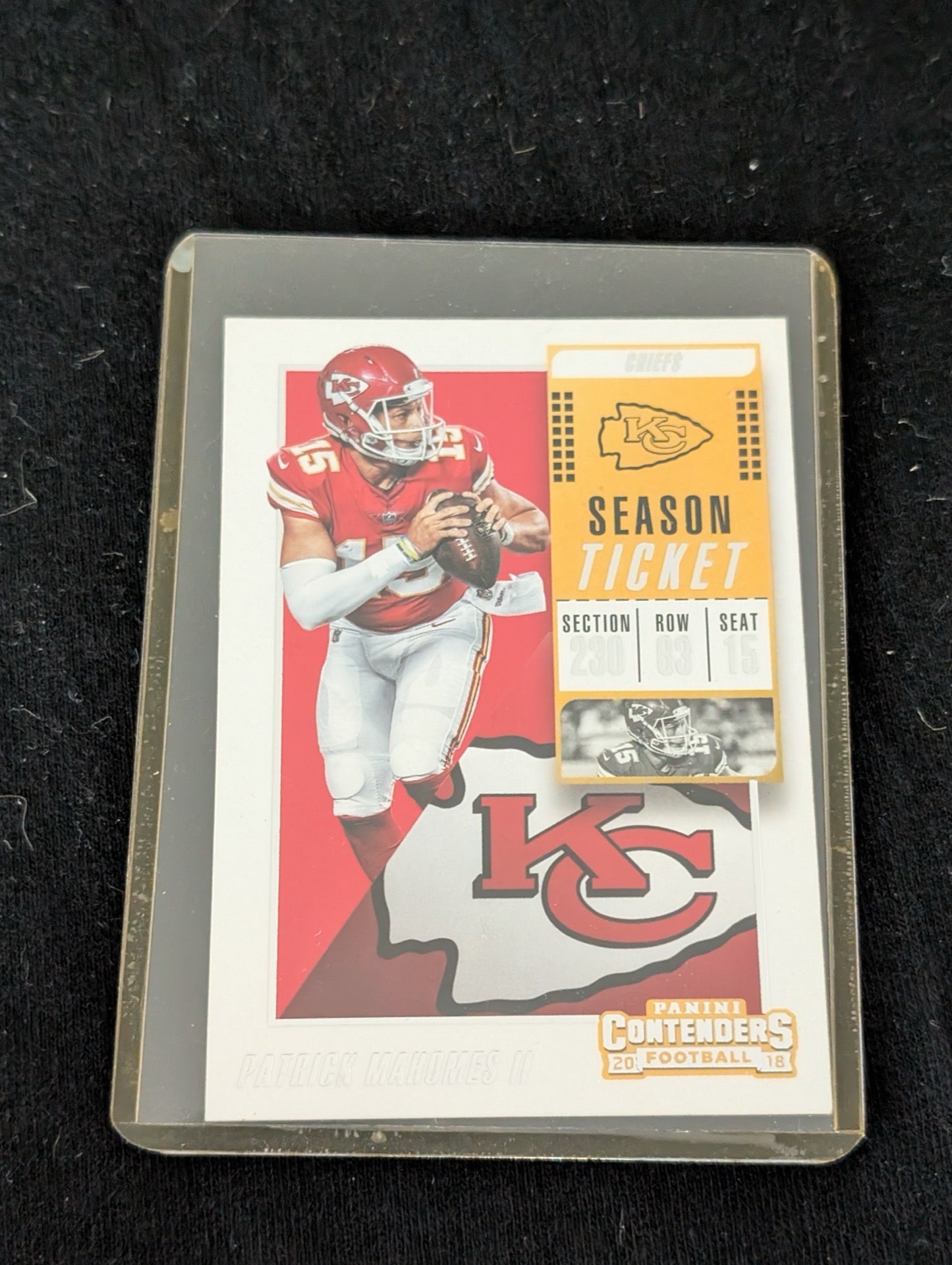 2018 Panini Contenders Patrick Mahomes Season Ticket Chiefs football card.