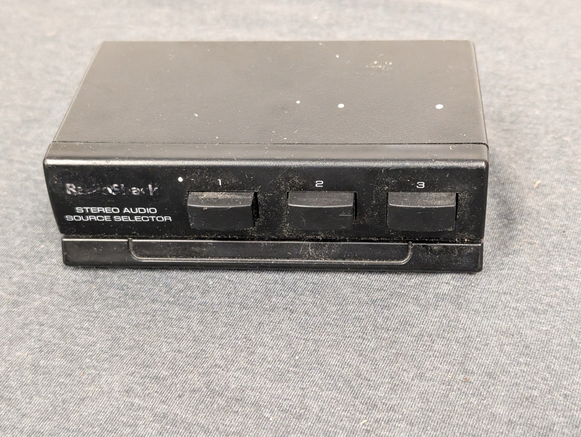 Black RadioShack 3-way stereo audio selector box