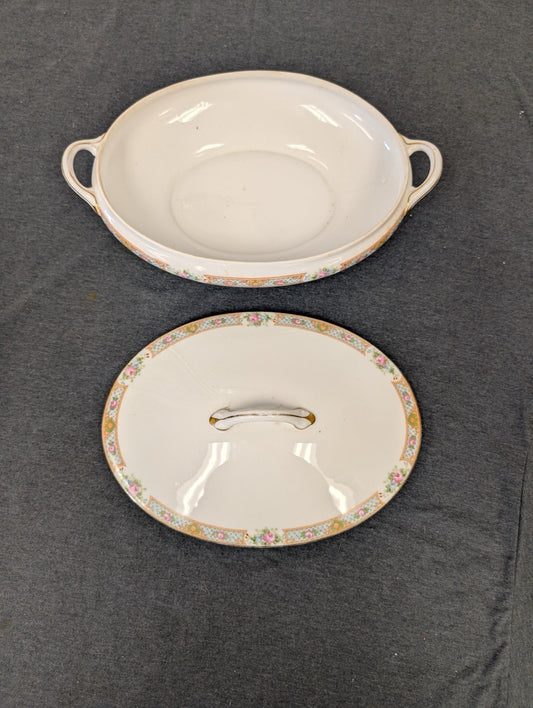 Top view of Noritake Luzon tureen with lid