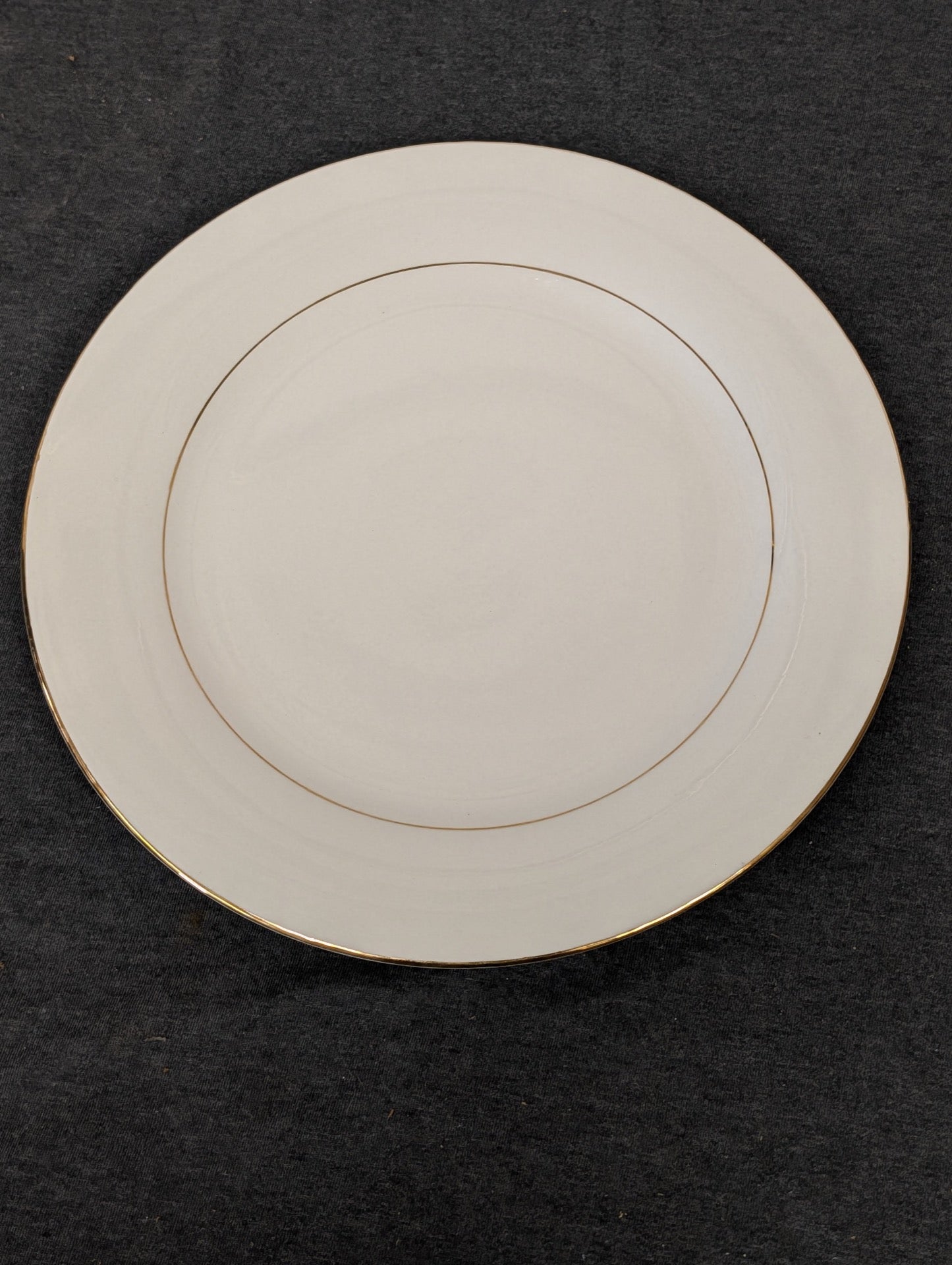 Top view of white Sakura Classic Gold dinner plate