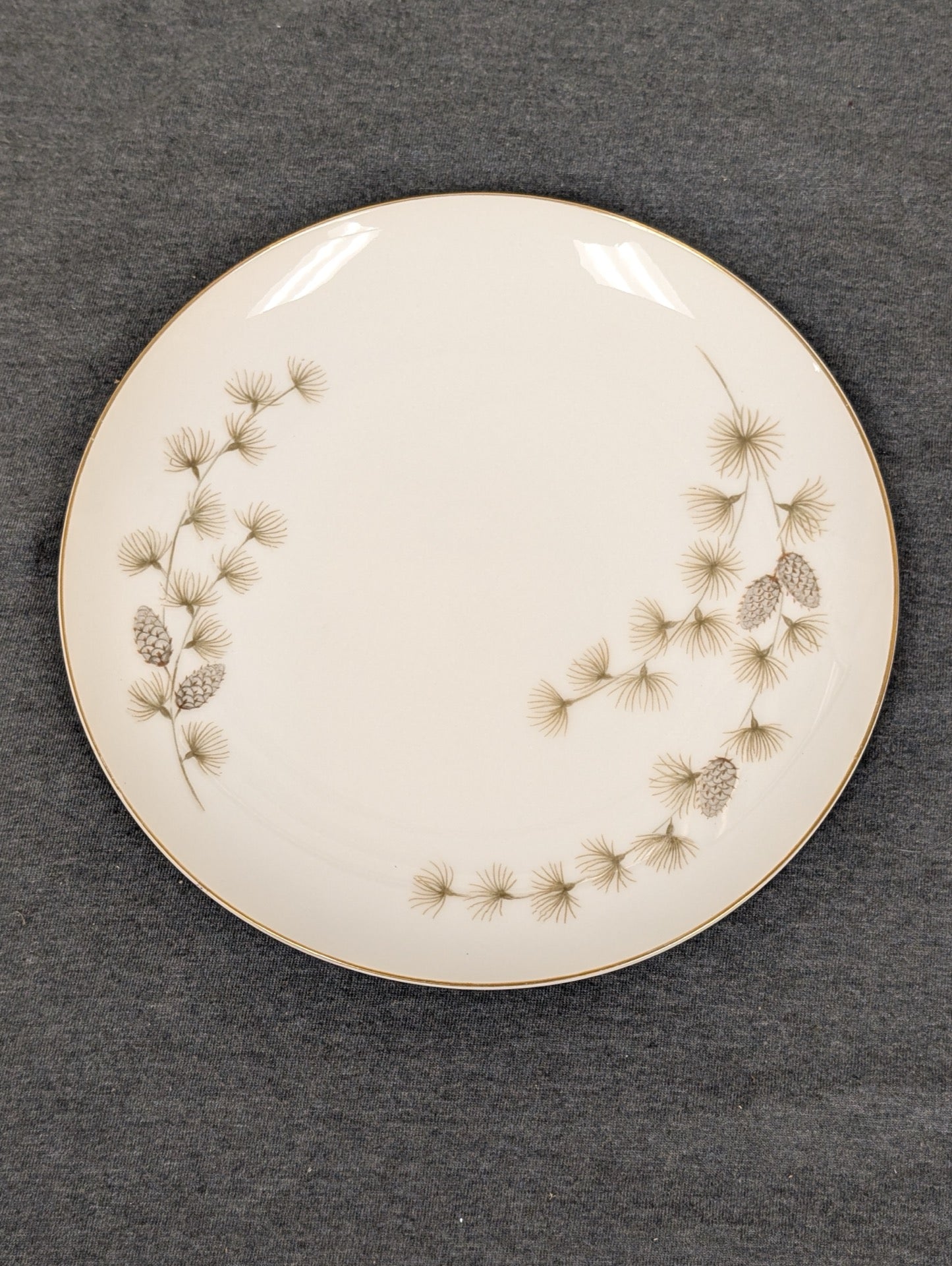 Elegant pine motif on Mikasa Sequoia 6141 Fine China Plate