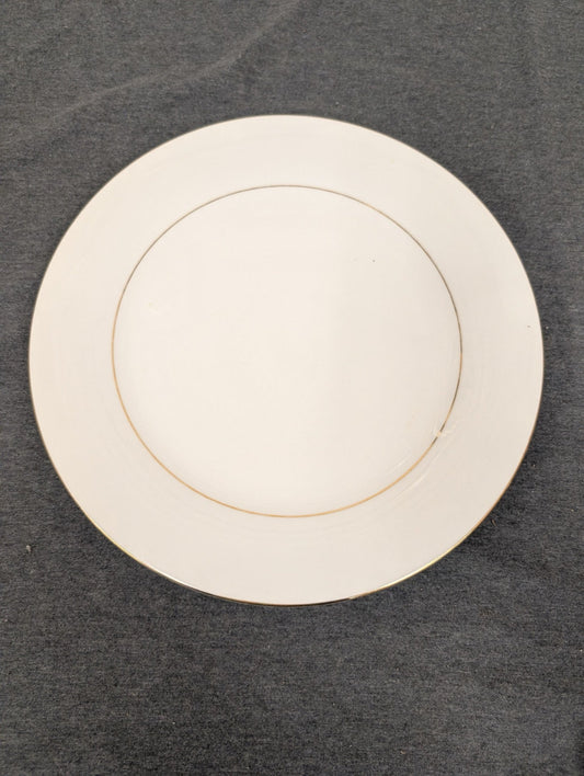 Top view of fine china Sakura Classic Gold dinner plate.
