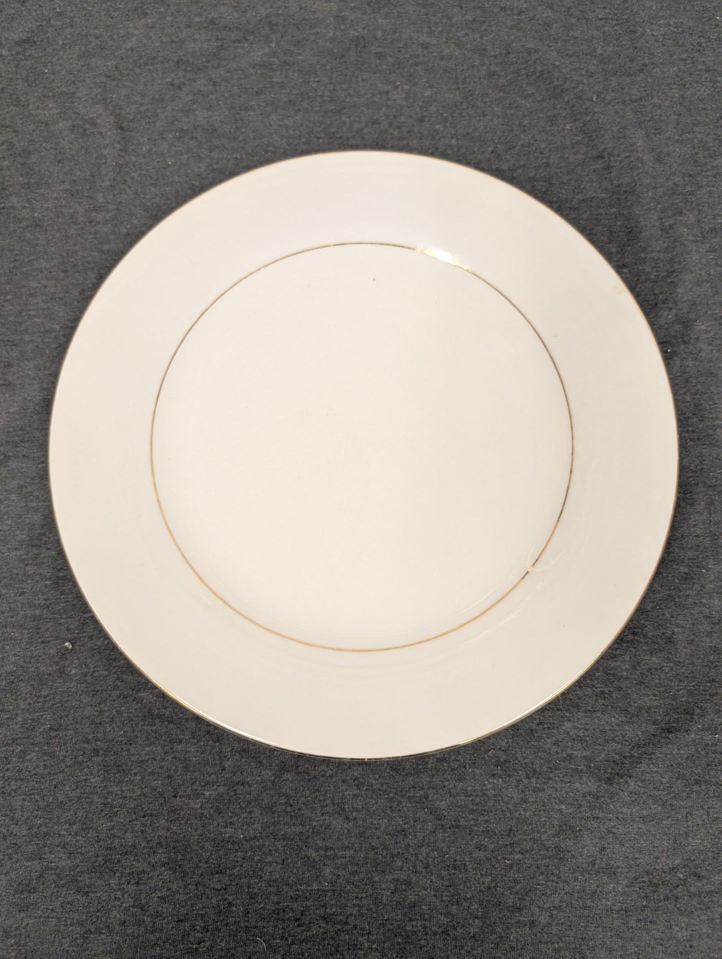 Elegant white Sakura Classic Gold dish from 1996.