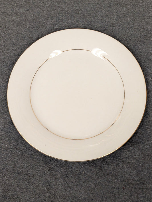Top view of beautiful vintage Sakura Classic Gold fine china plate.