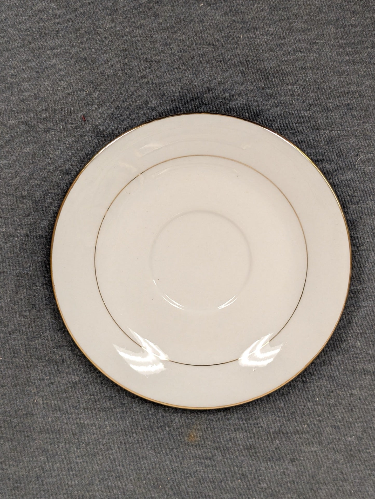 Top down view of Sakura Classic Gold 1996 saucer