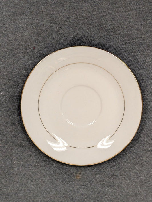 Top down view of Sakura Classic Gold 1996 saucer