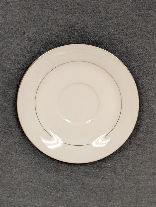 Top view of Sakura Classic Gold 1996 replacement saucer