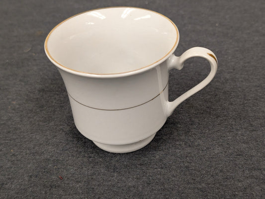 Side view of Sakura Classic Gold teacup showing gold handle wear