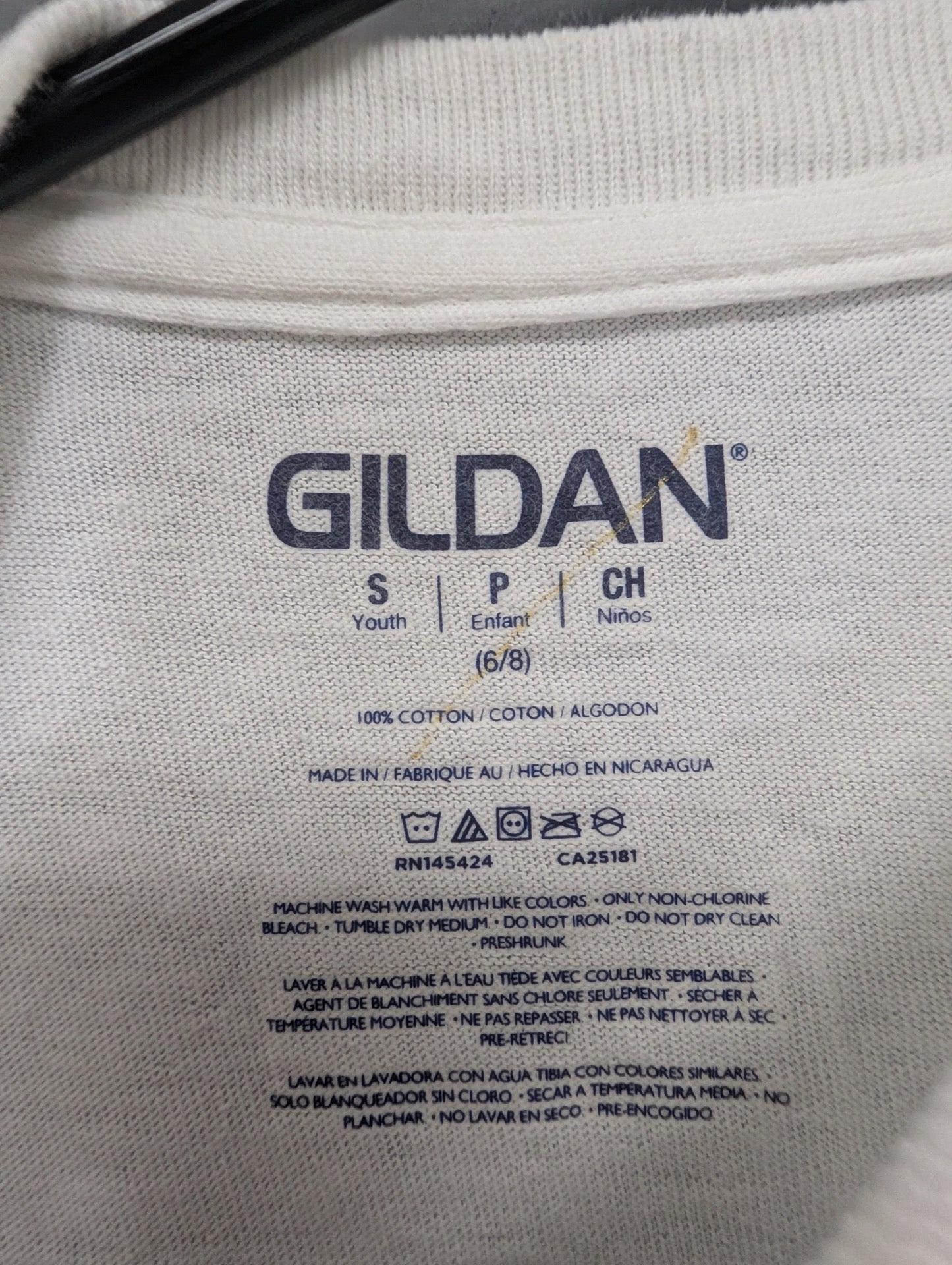 Gildan size Youth Small 6/8 tag