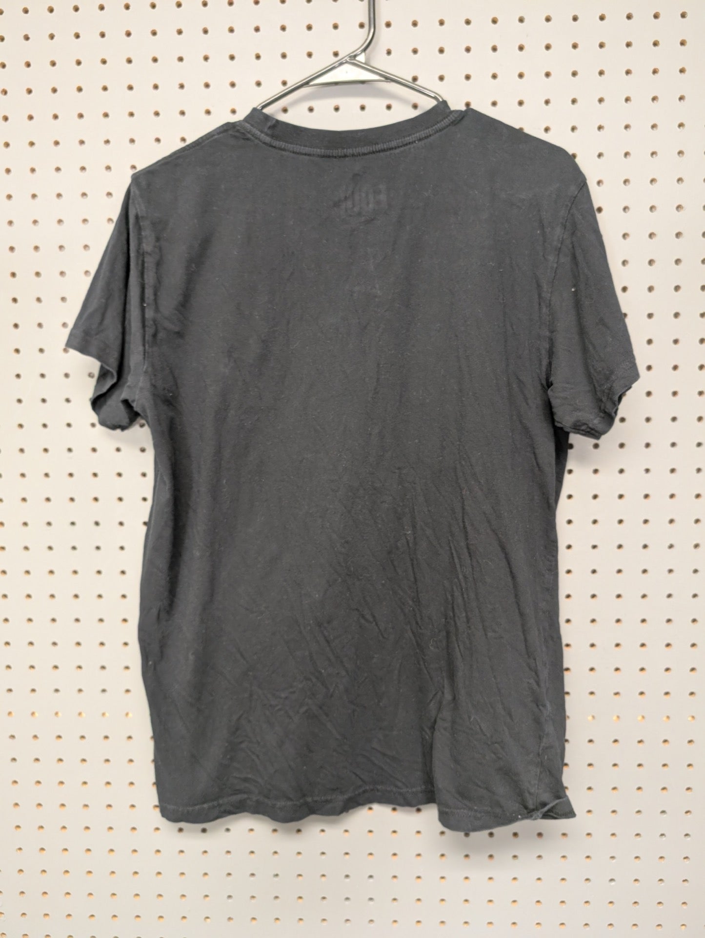Back of plain black t-shirt