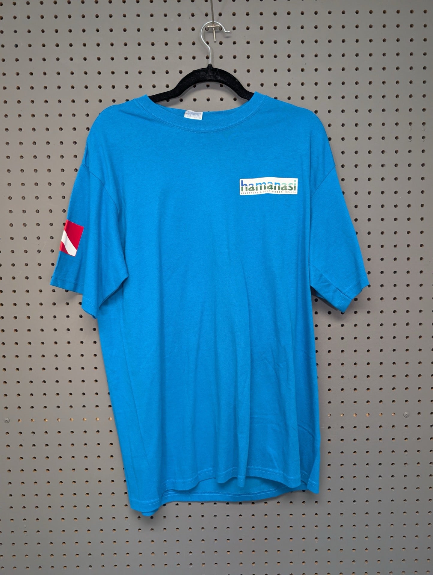 Front of blue Hamanasi Belize dive resort t-shirt