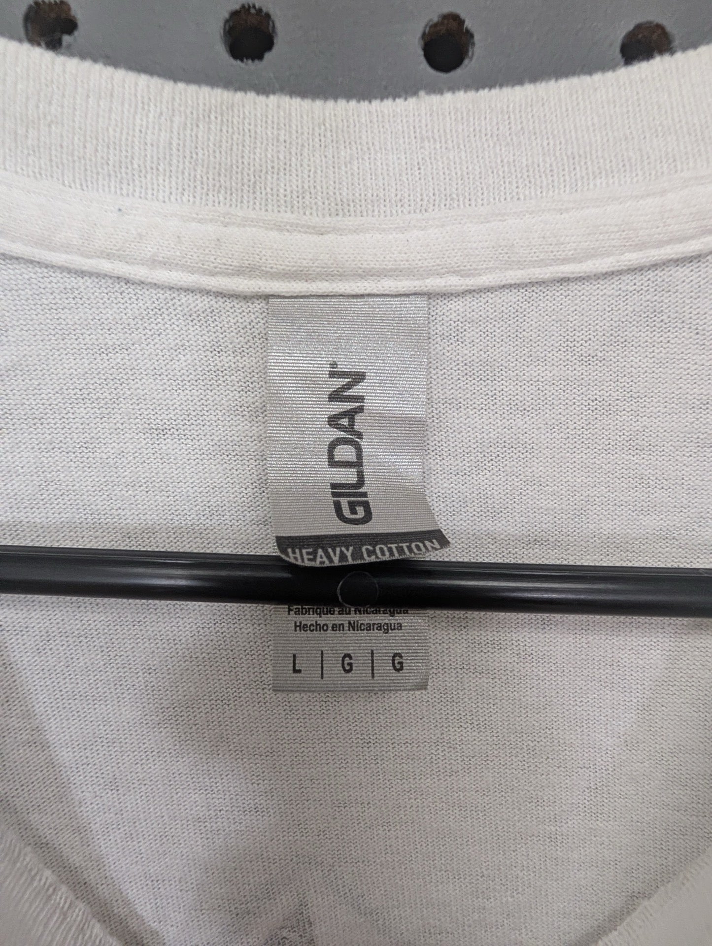 Gildan Heavy Cotton tag size Large