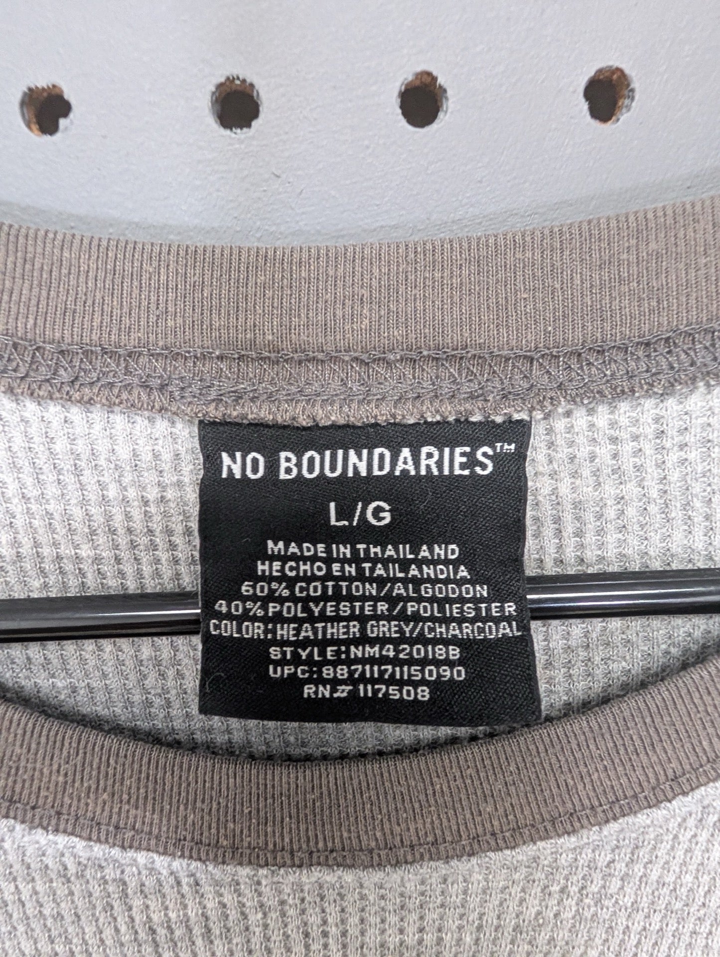 No Boundaries size Large clothing tag