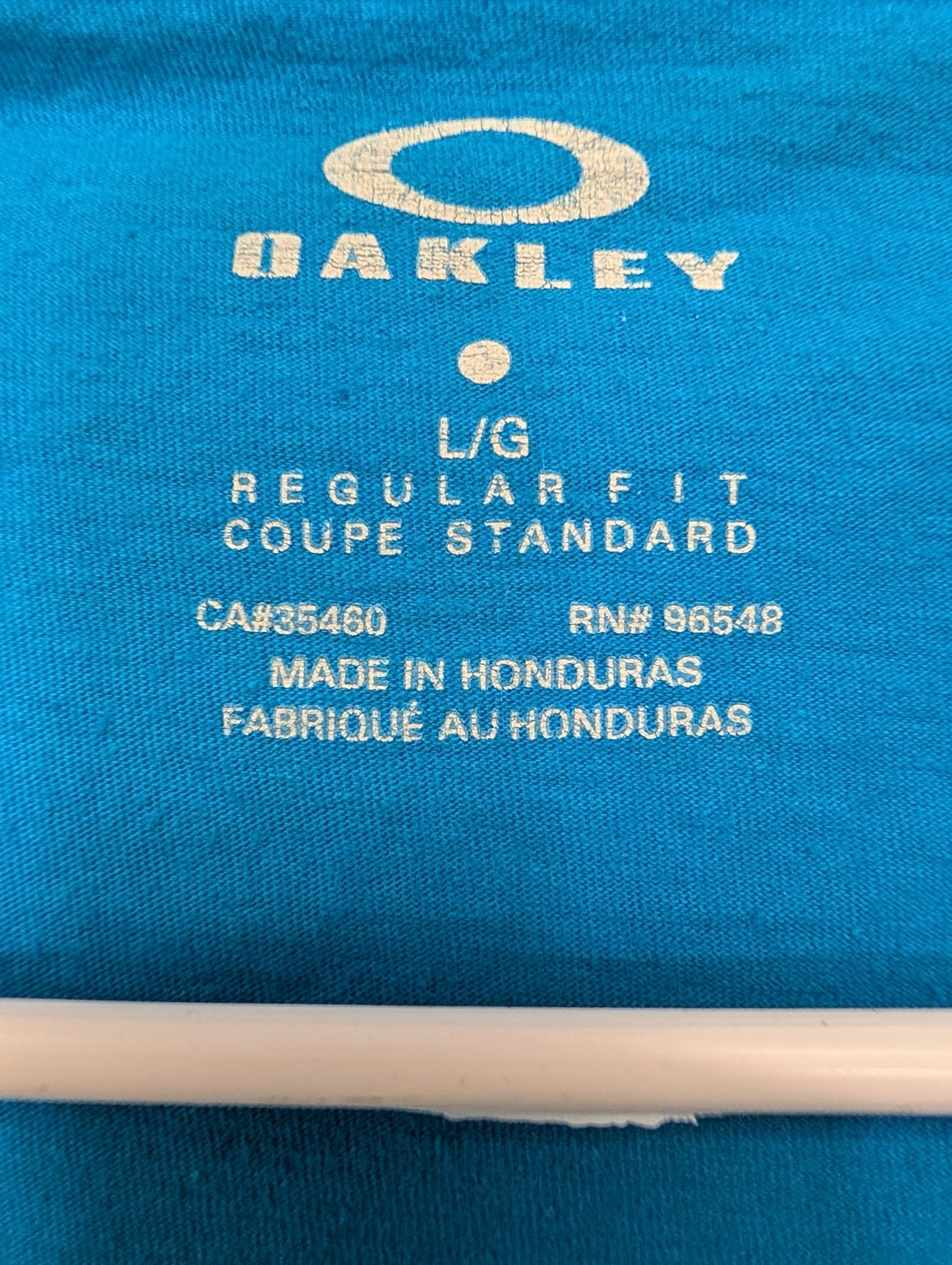 Oakley Regular Fit size Large tag