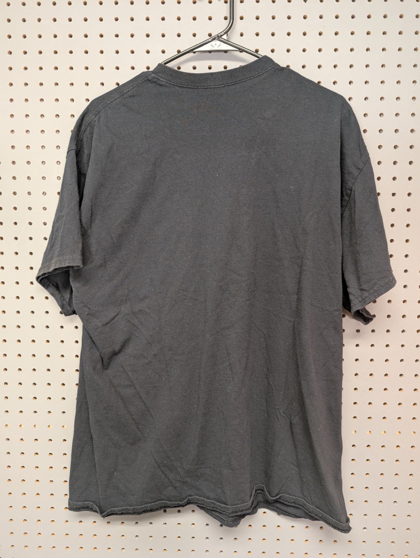 Back of plain black t-shirt