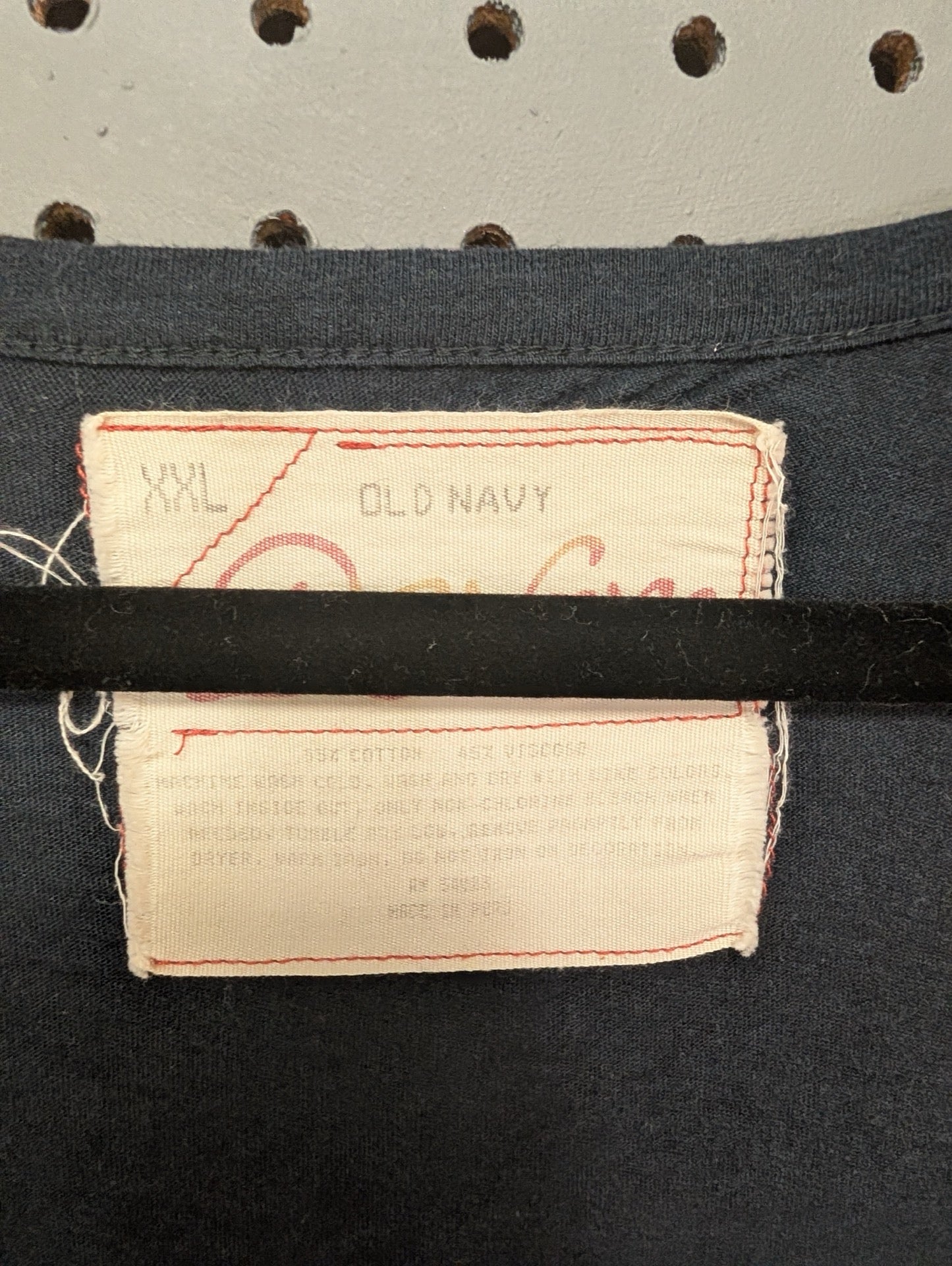 Close up of Old Navy XXL tag