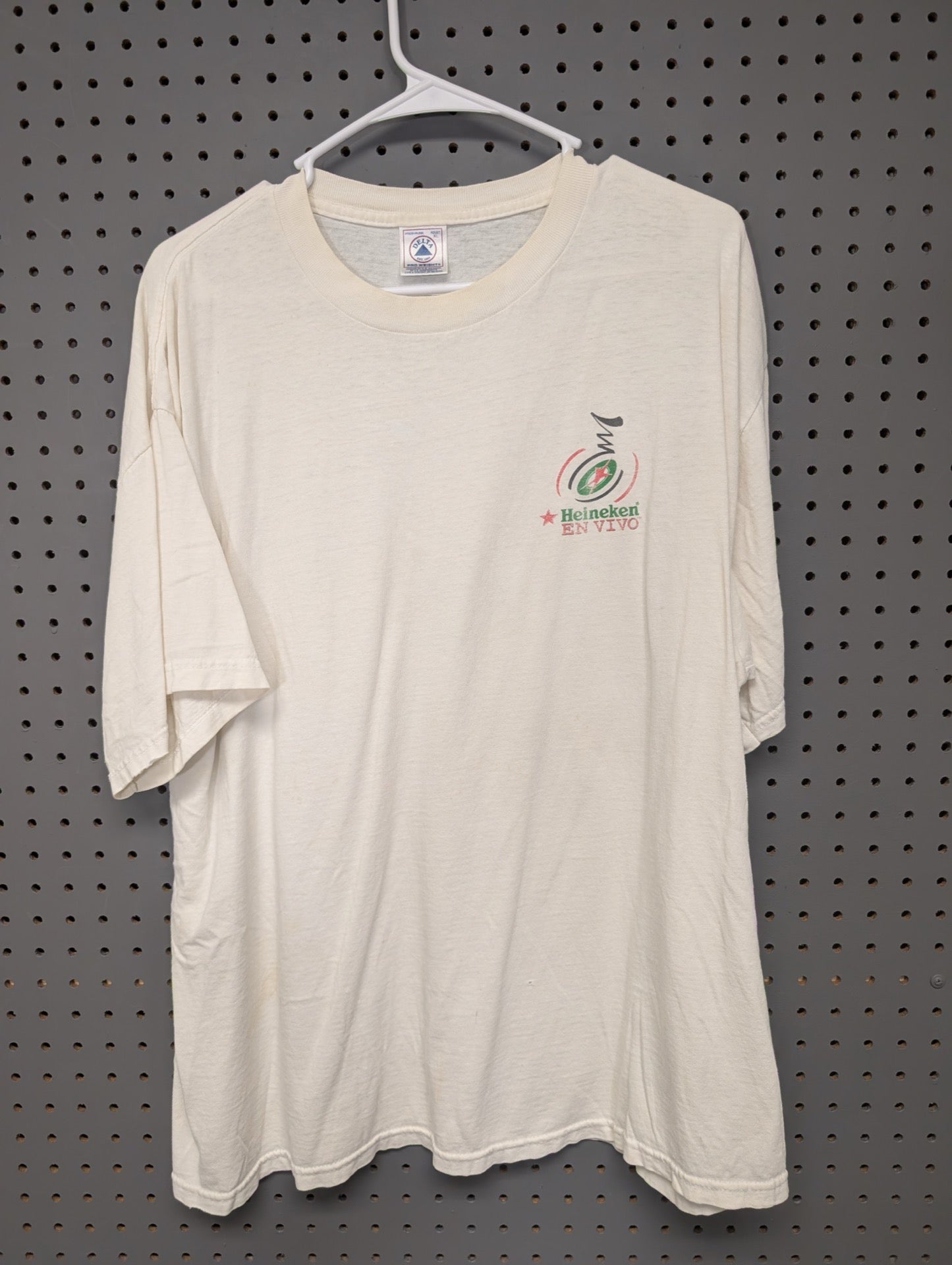 Front of cream Heineken En Vivo t-shirt