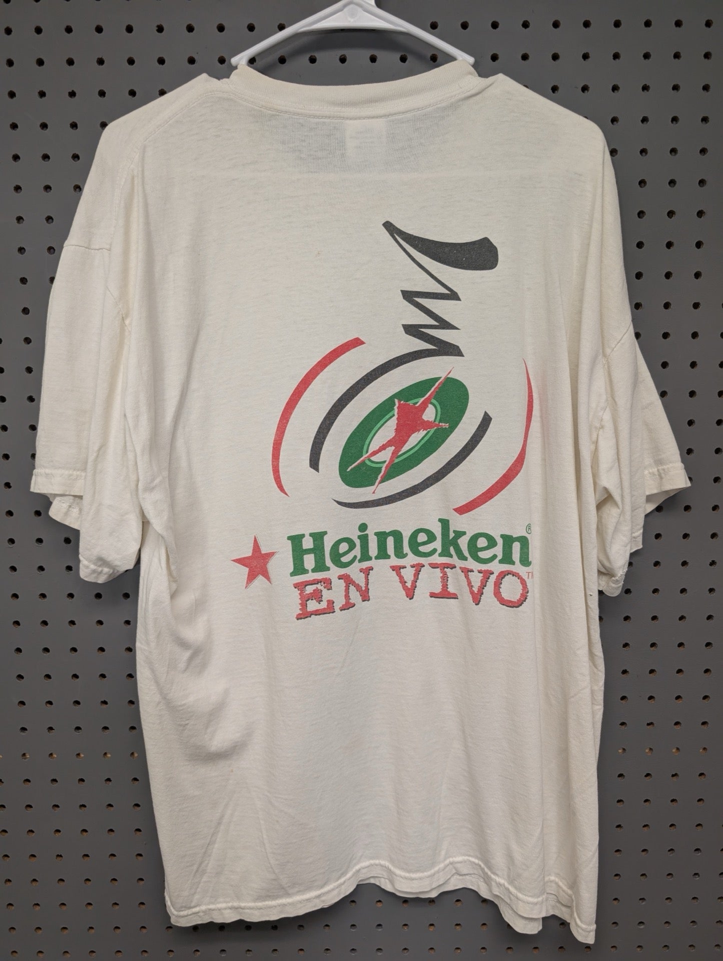 Back graphic of vintage Heineken En Vivo t-shirt