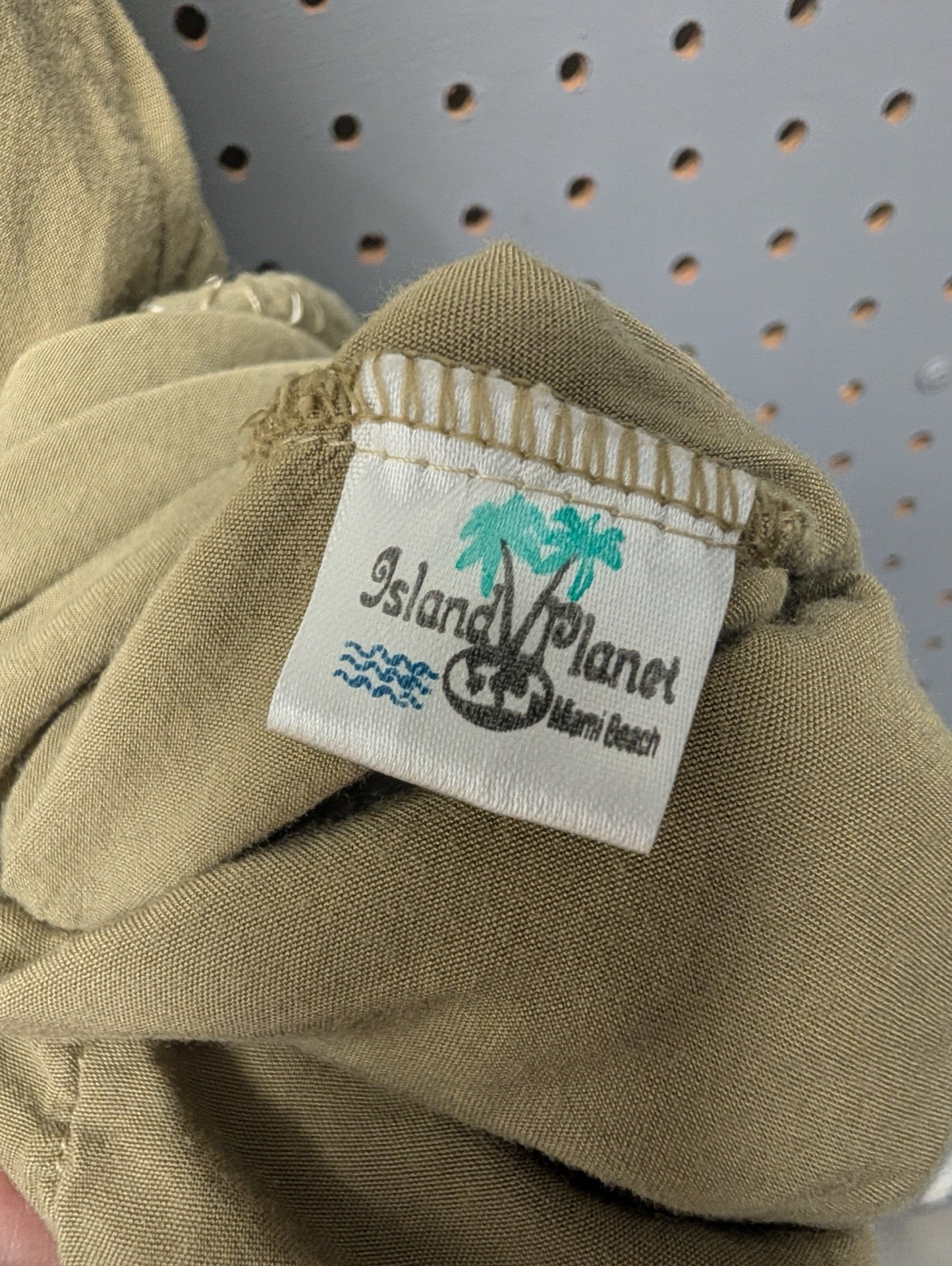 Island Planet brand tag