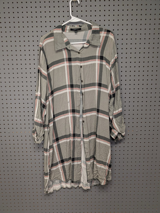 Front view of Miss Lili grey plaid tunic