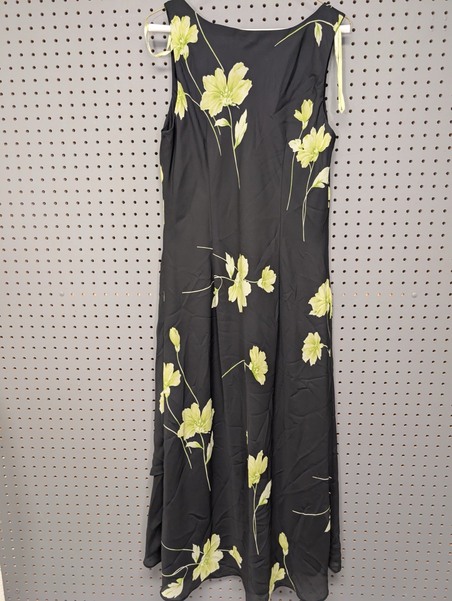 Back view of Studio I floral dress