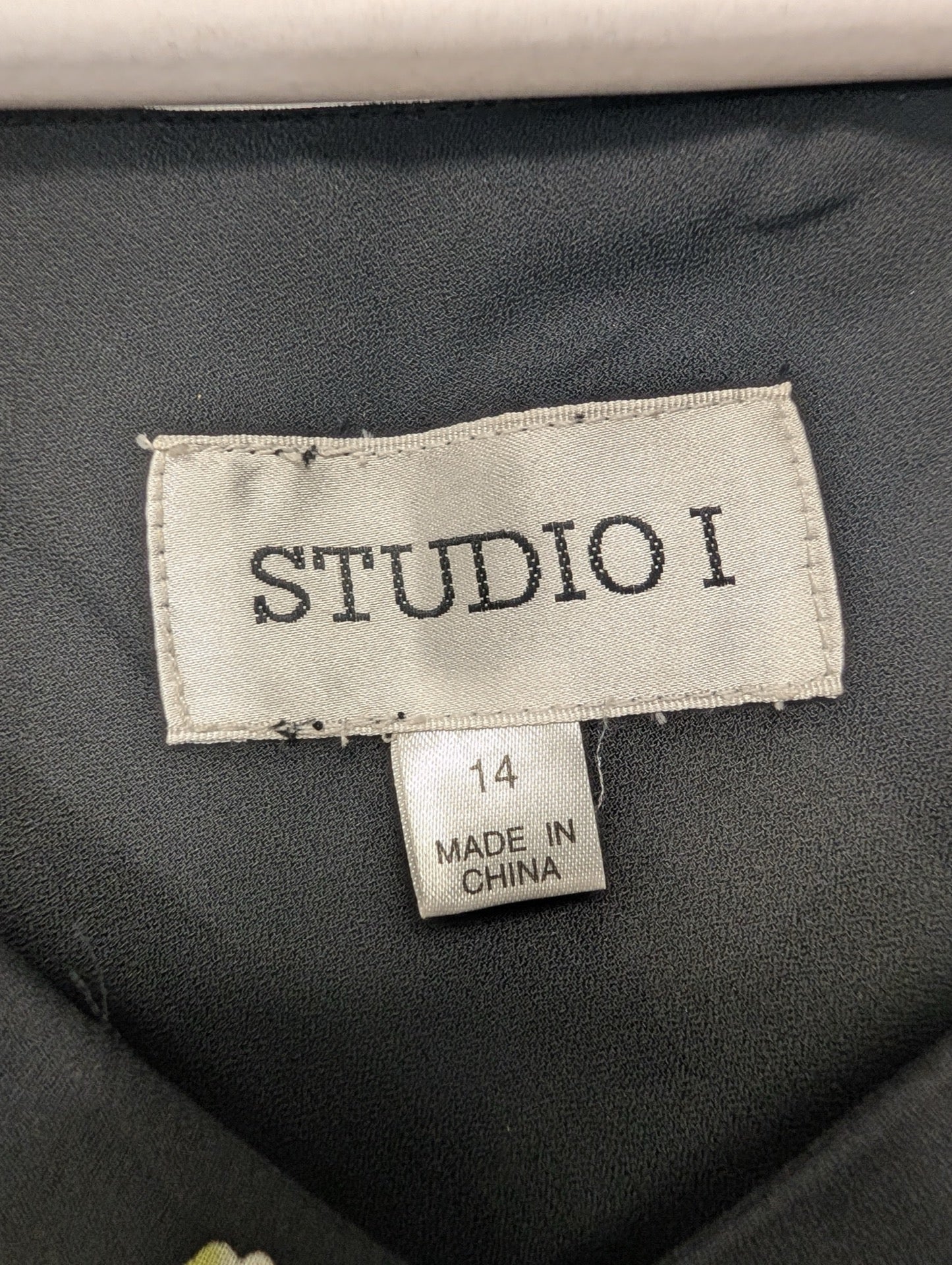 Brand tag showing Studio I Size 14