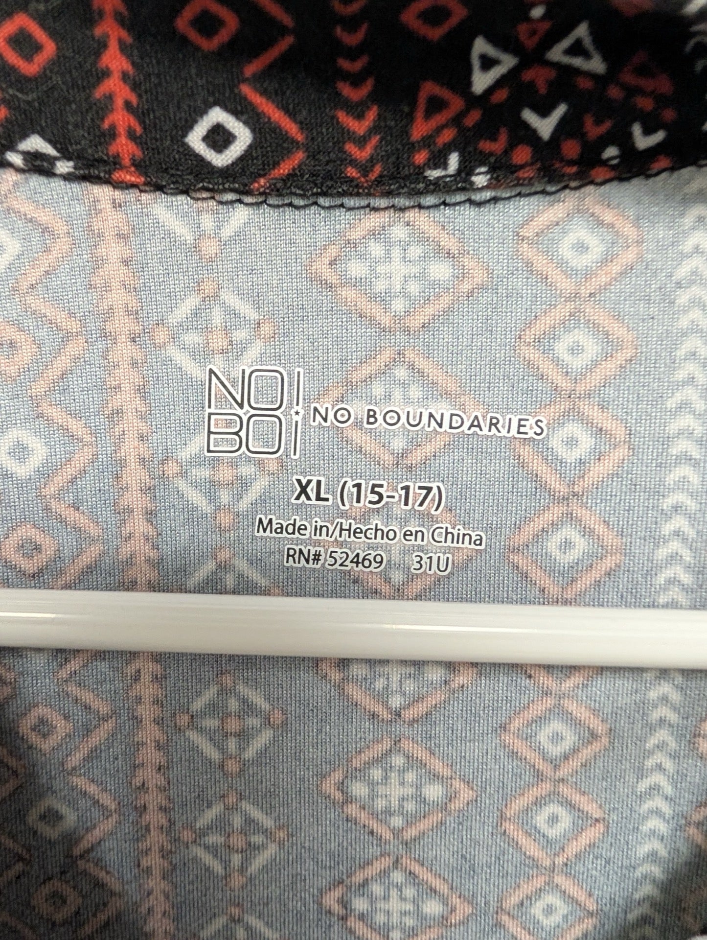 Brand tag showing No Boundaries Size XL