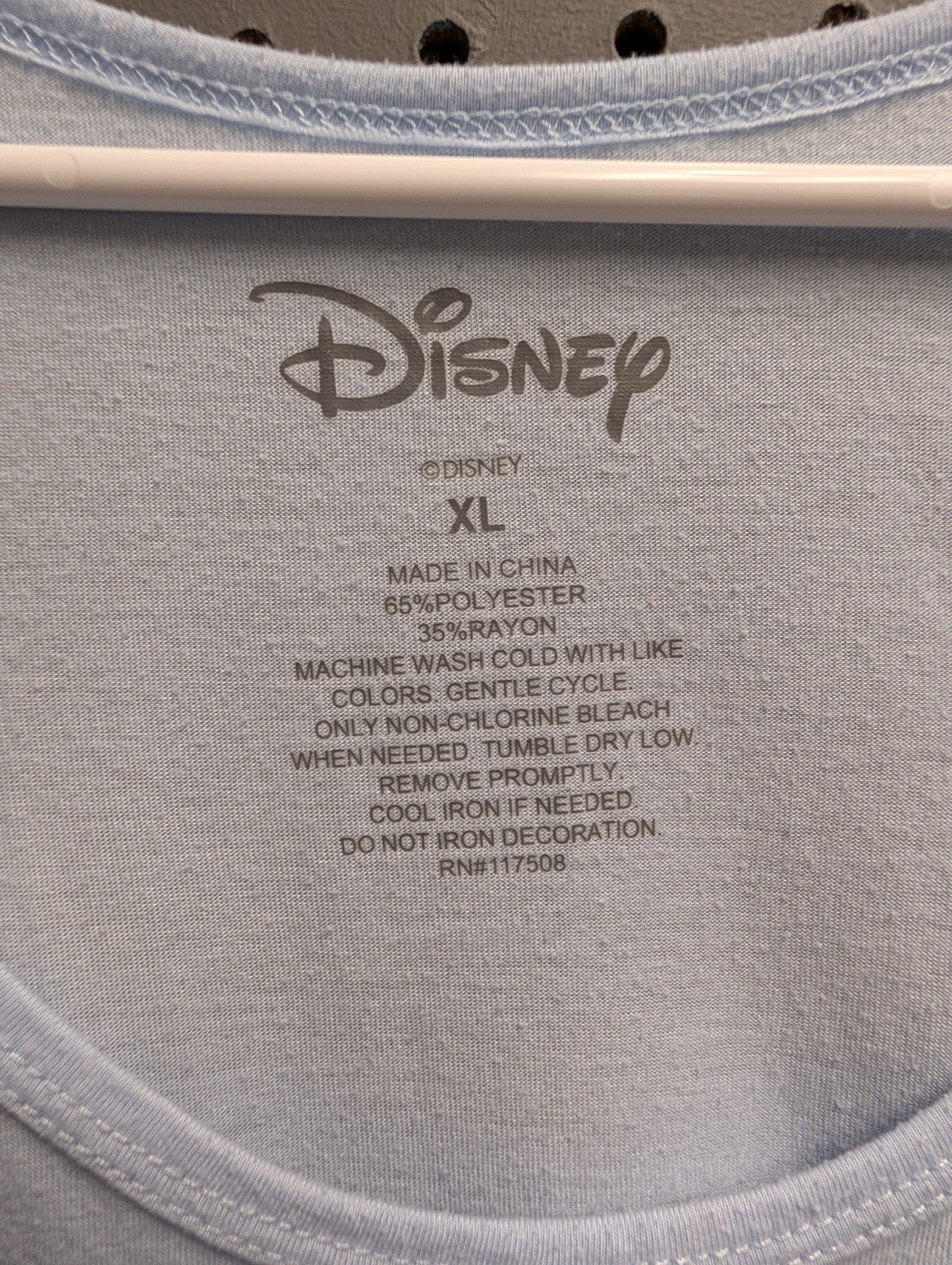 Close up of printed Disney size XL tag