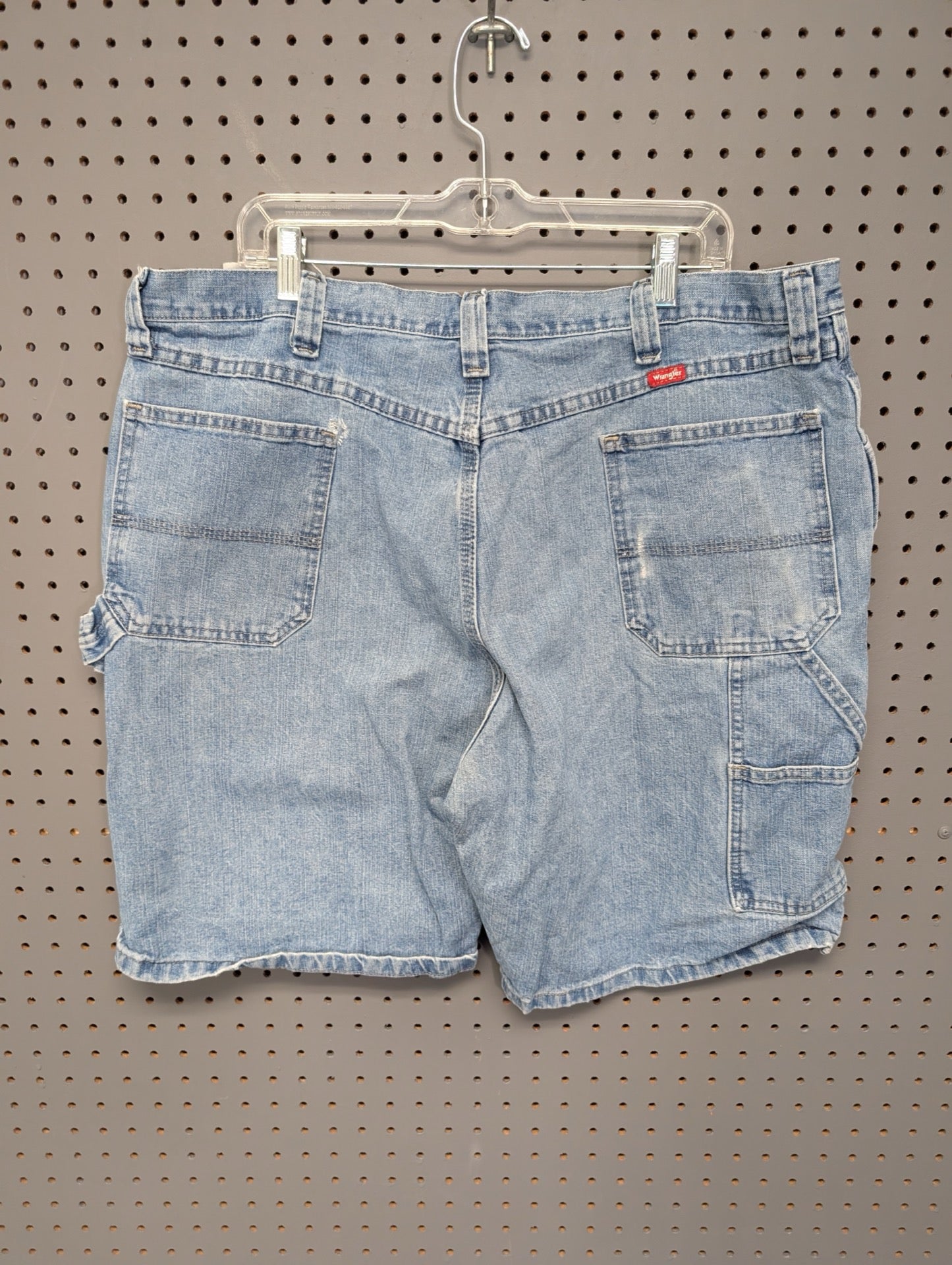 Wrangler men's carpenter denim shorts back view