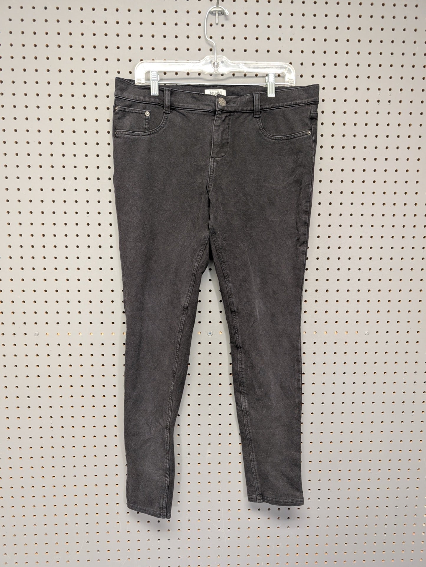 Front of Mudd black skinny jeans