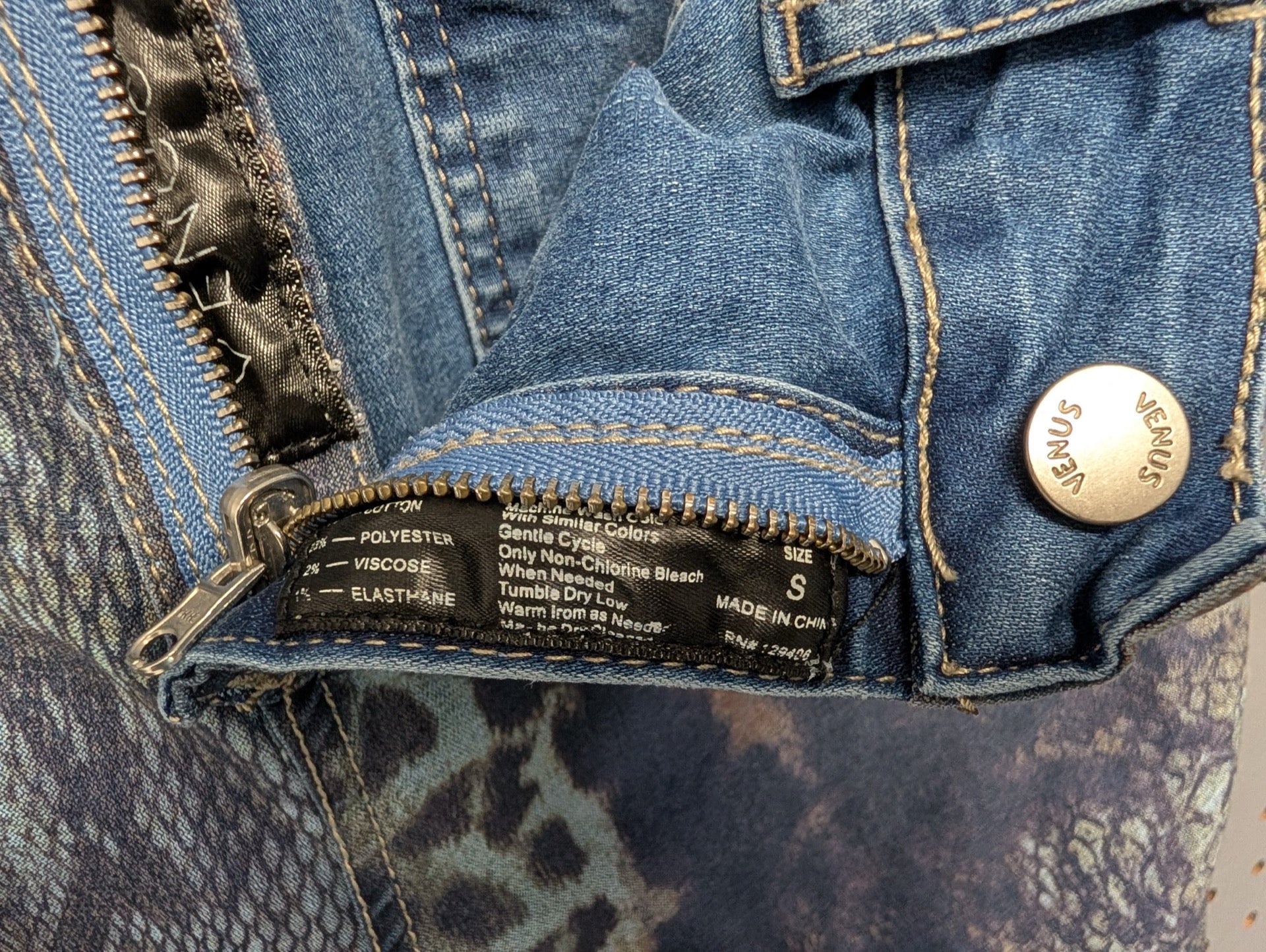 Venus brand tag size small