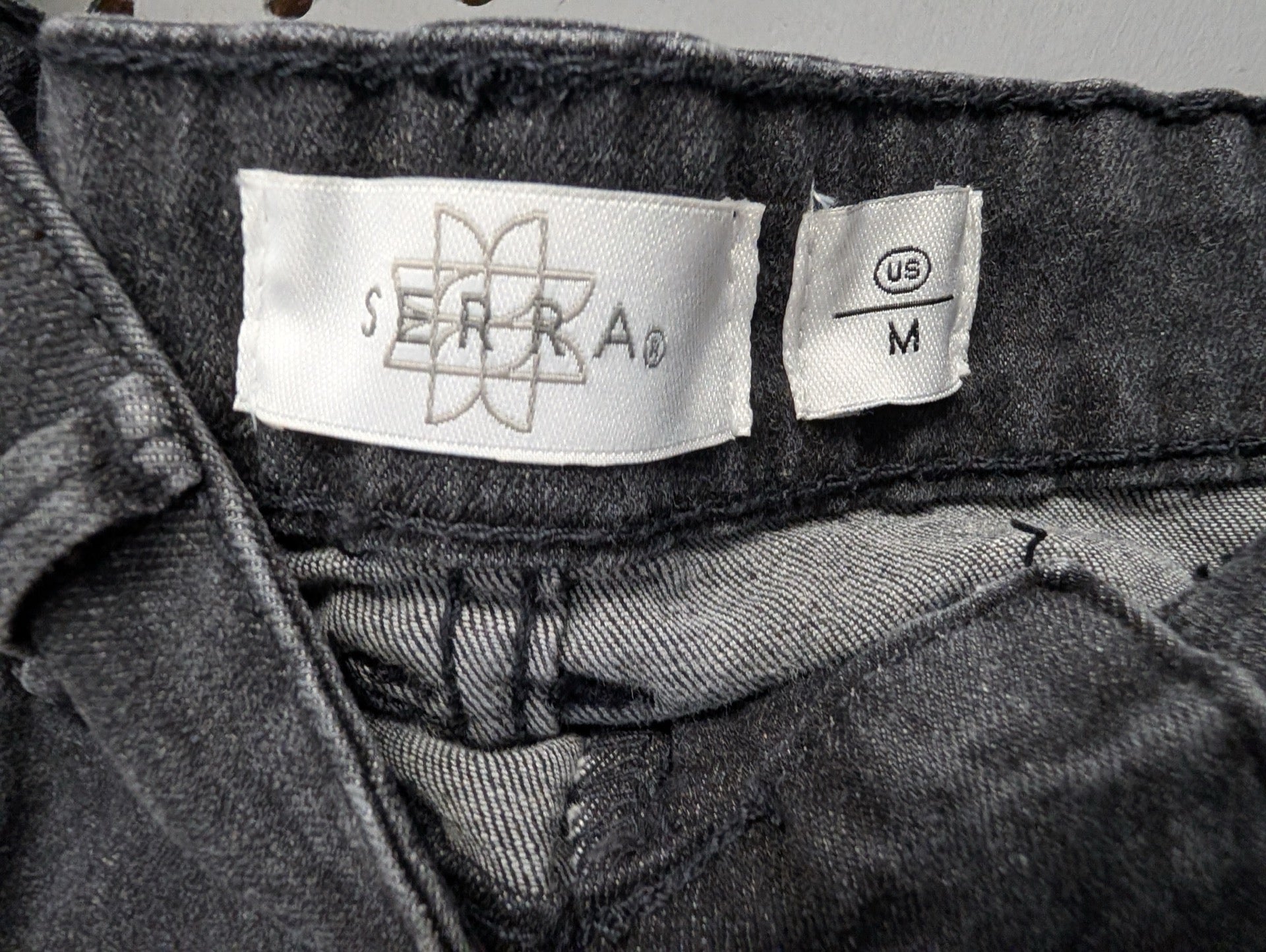 Serra inner size tag Medium