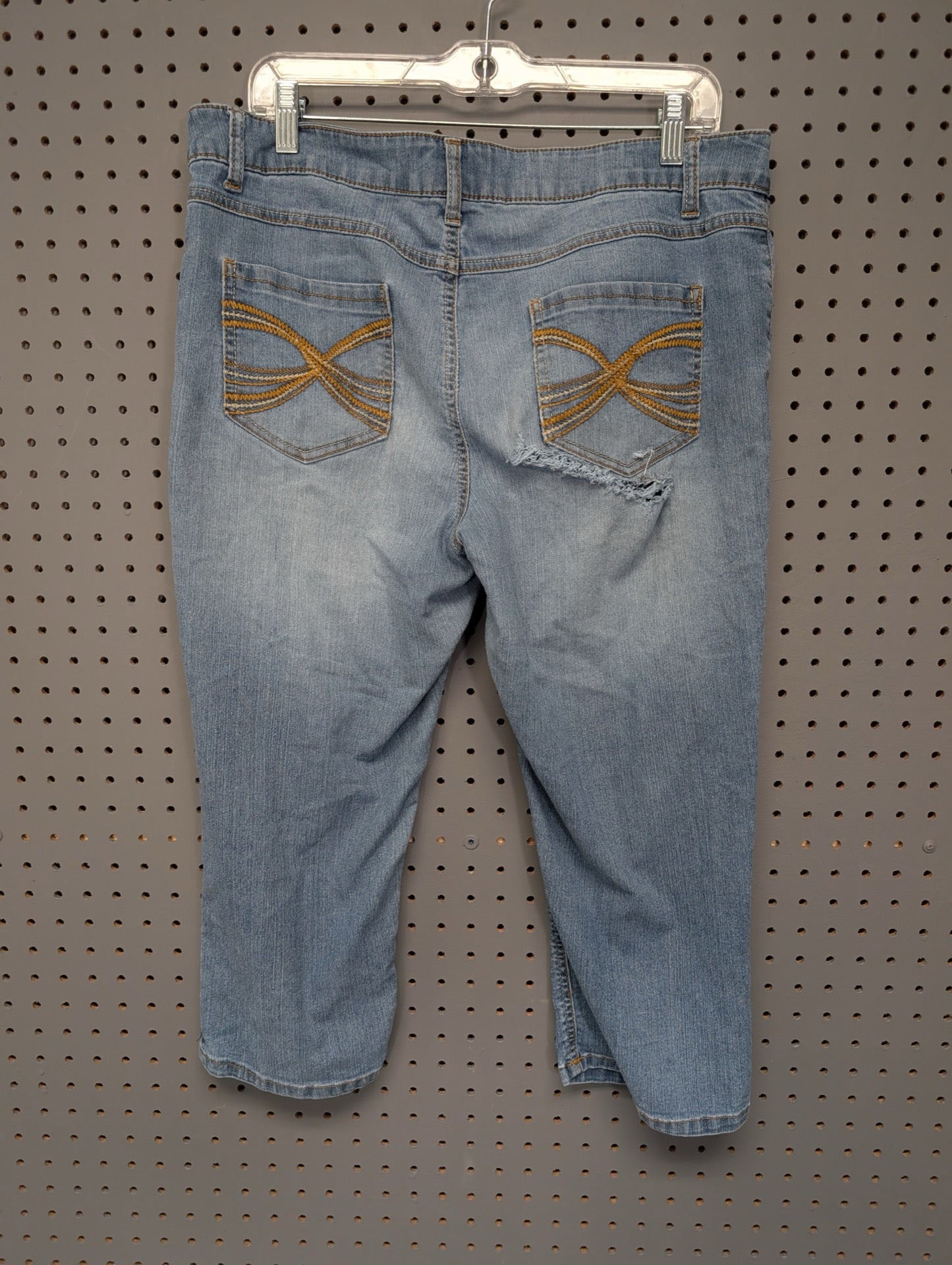 Back of SO capris showing ripped pocket flaw