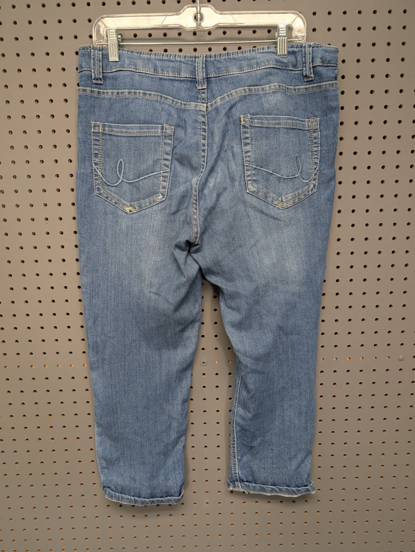 Back view showing embroidered pockets on capri jeans