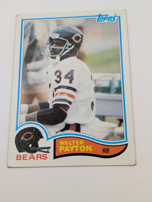 Front of 1982 Topps Walter Payton #302 football card